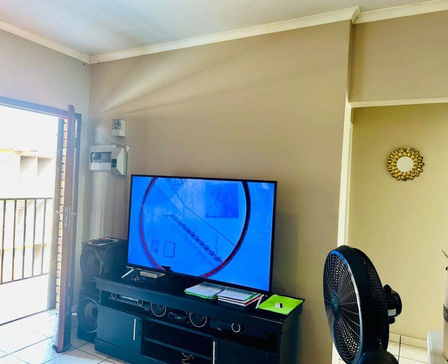 2 Bedroom Property for Sale in Lower Bo-dorp North West